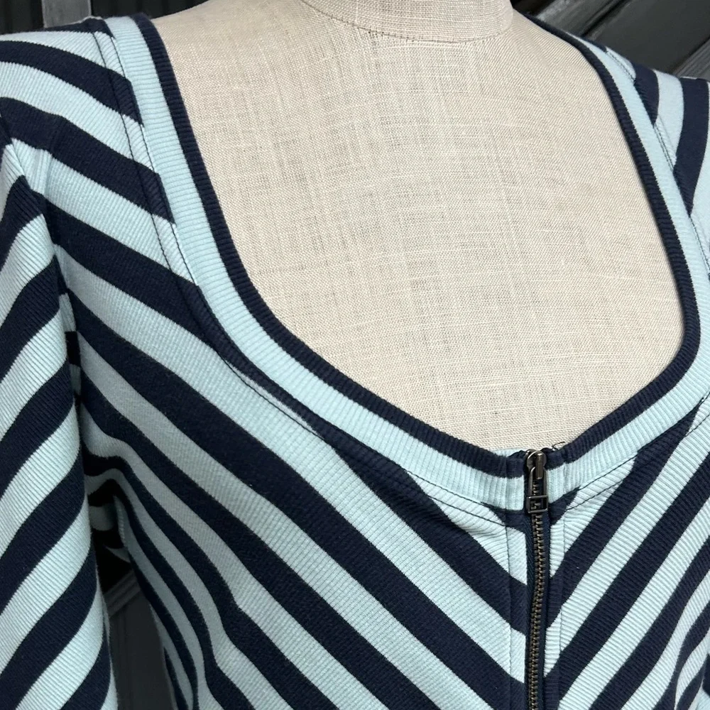 Maeve Anthropologie Blue Striped Zip Front Top Size Medium Scoop Neck Zip - Picture 10 of 12